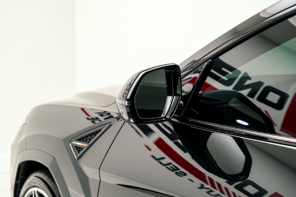 Used 2025 Lamborghini Urus SE AWD/4WD image 44