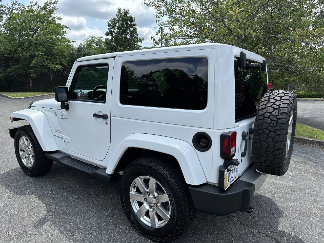 Used 2016 Jeep Wrangler Sahara w/ Connectivity Group image 9