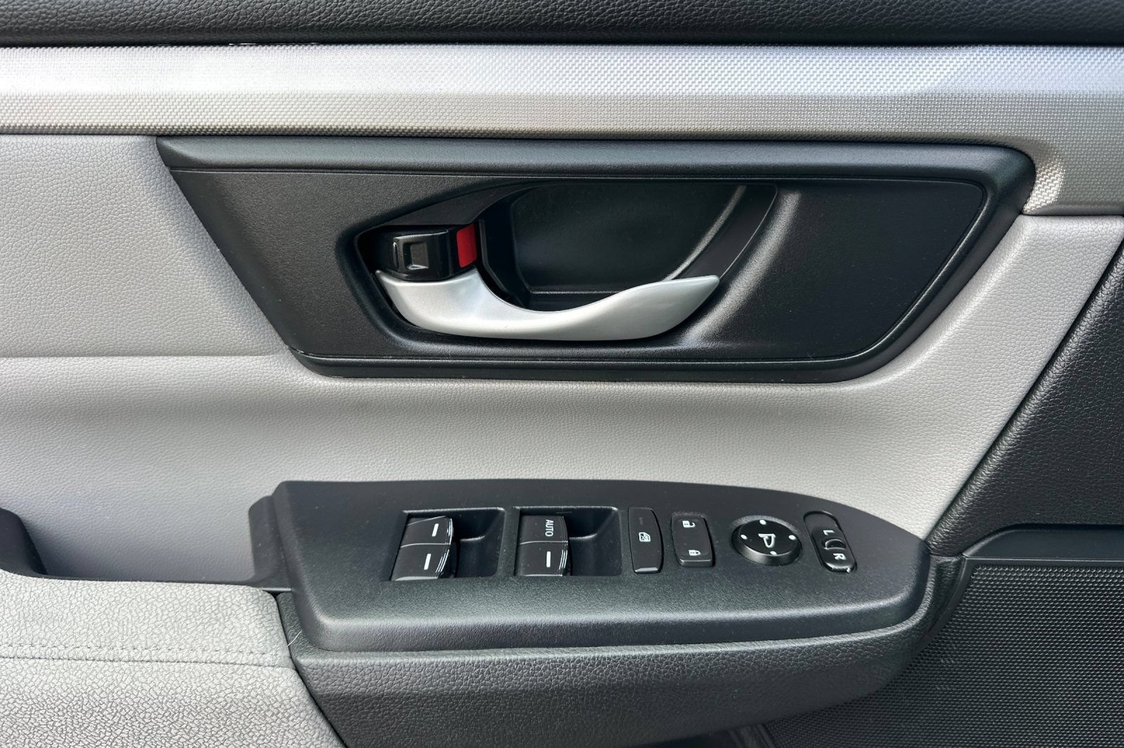 Used 2018 Honda CR-V LX image 10
