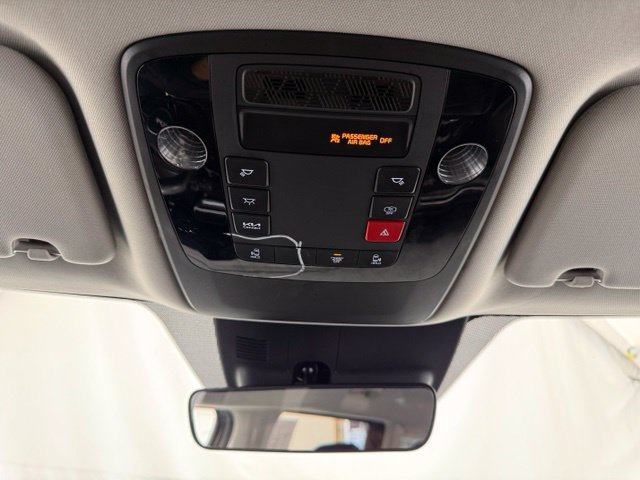 Used 2025 Kia Carnival FWD image 45