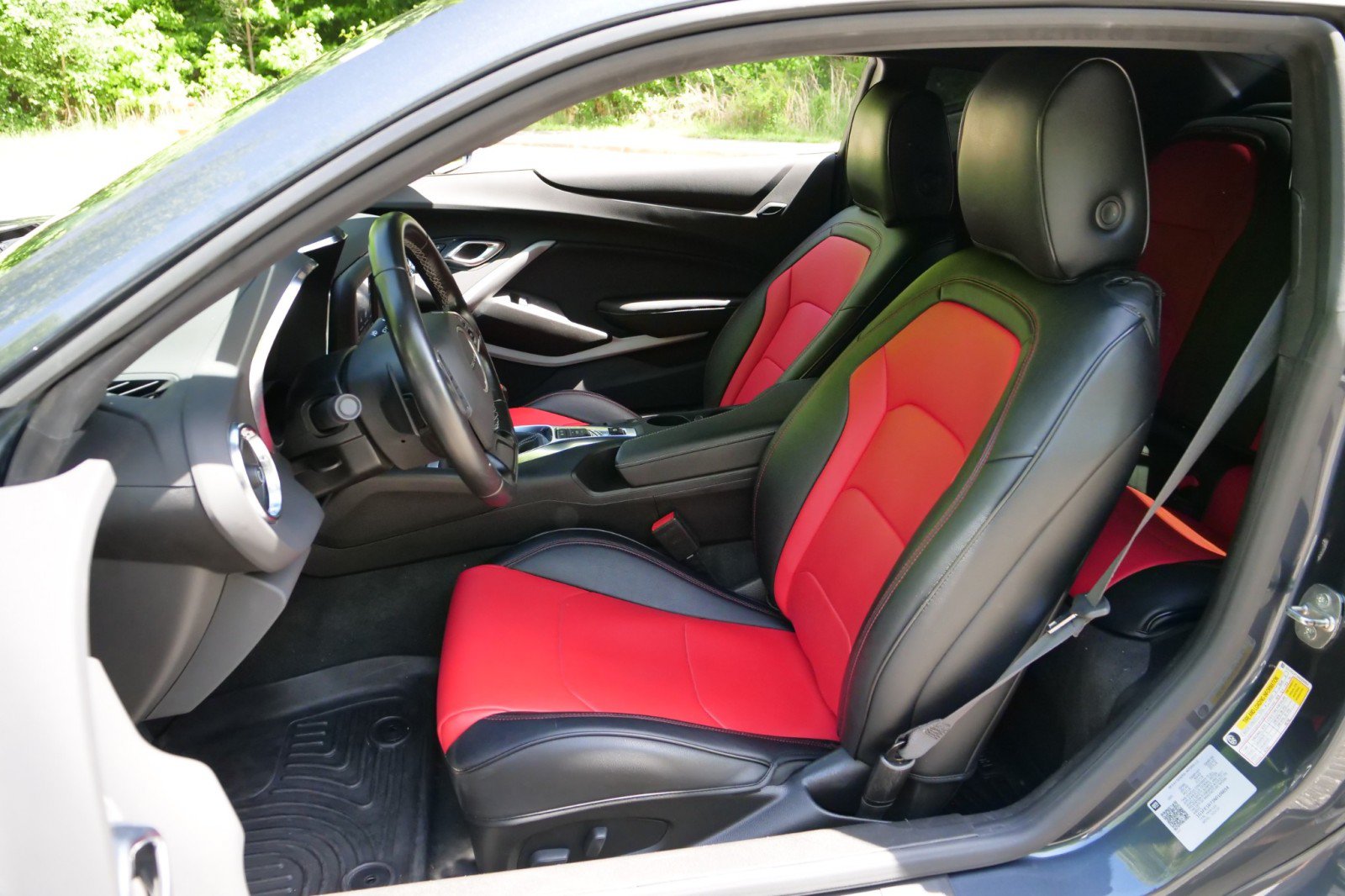 Used 2022 Chevrolet Camaro LT RWD image 3