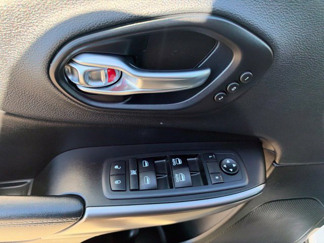 Used 2019 Jeep Cherokee Limited AWD/4WD image 19