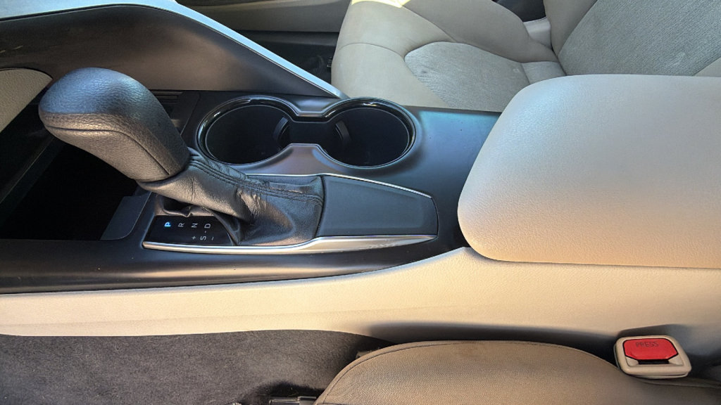 Certified 2018 Toyota Camry LE FWD image 13