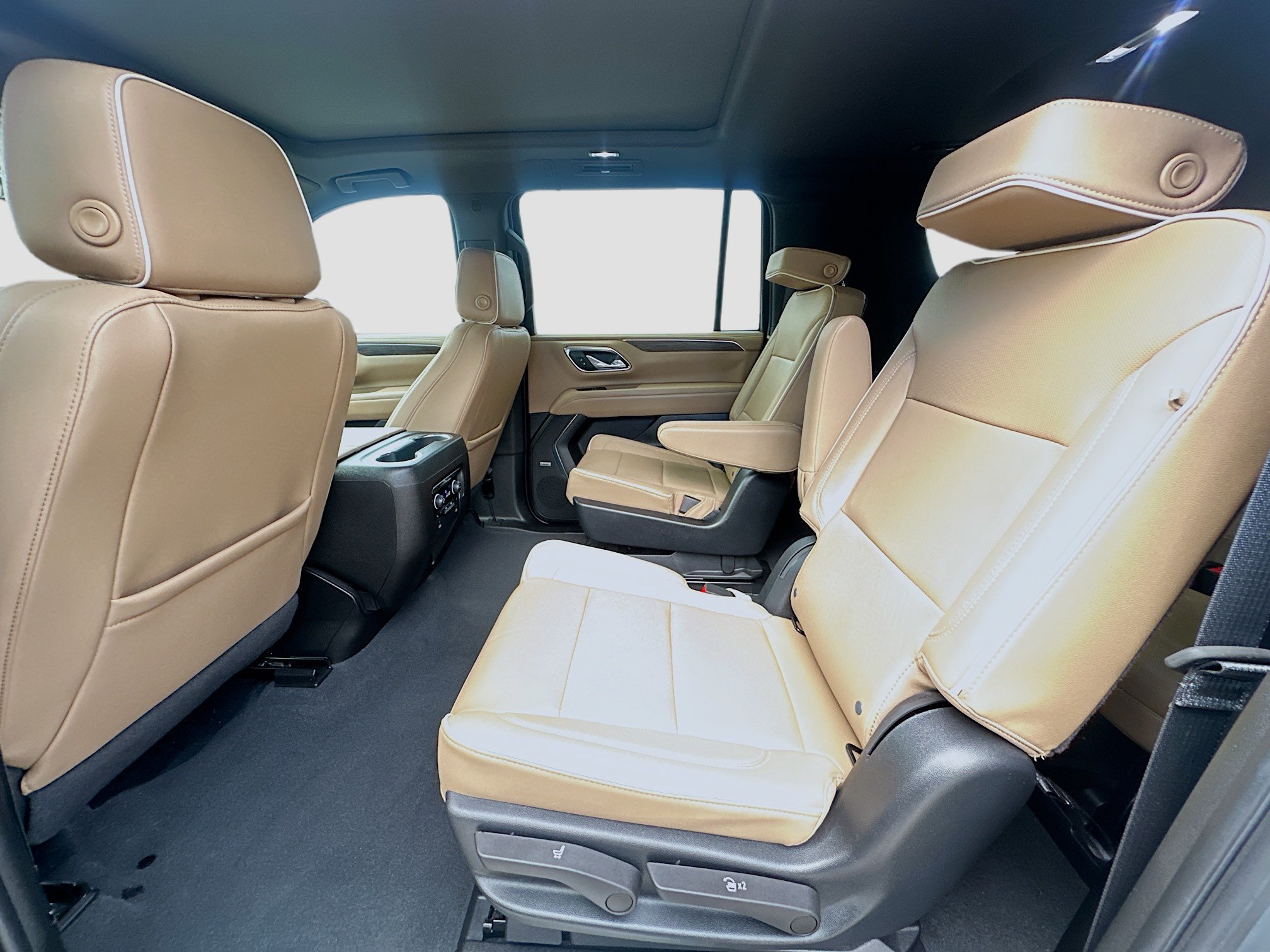 Used 2023 Chevrolet Suburban Premier RWD image 23