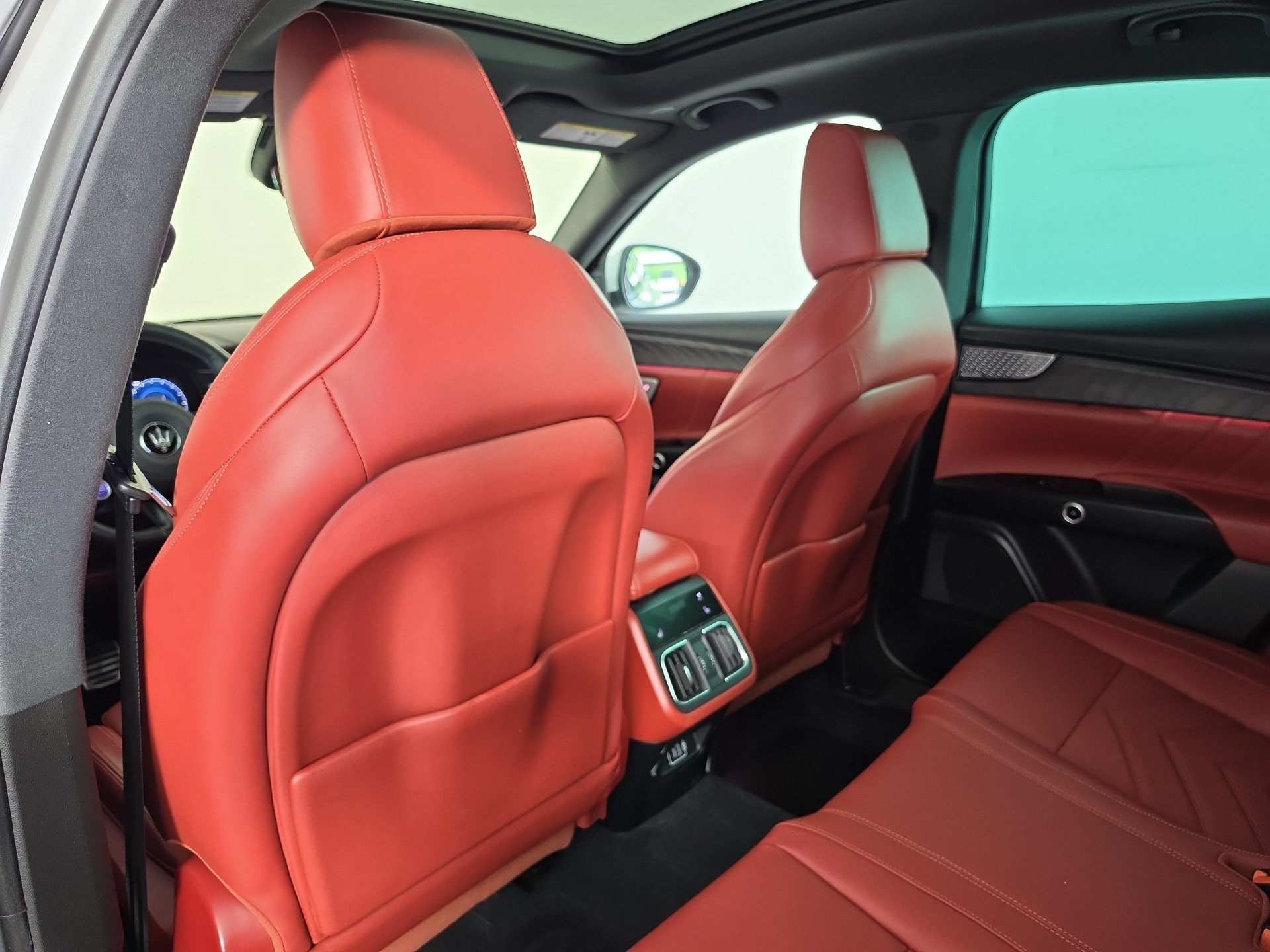 Used 2025 Maserati Grecale Modena AWD/4WD image 34