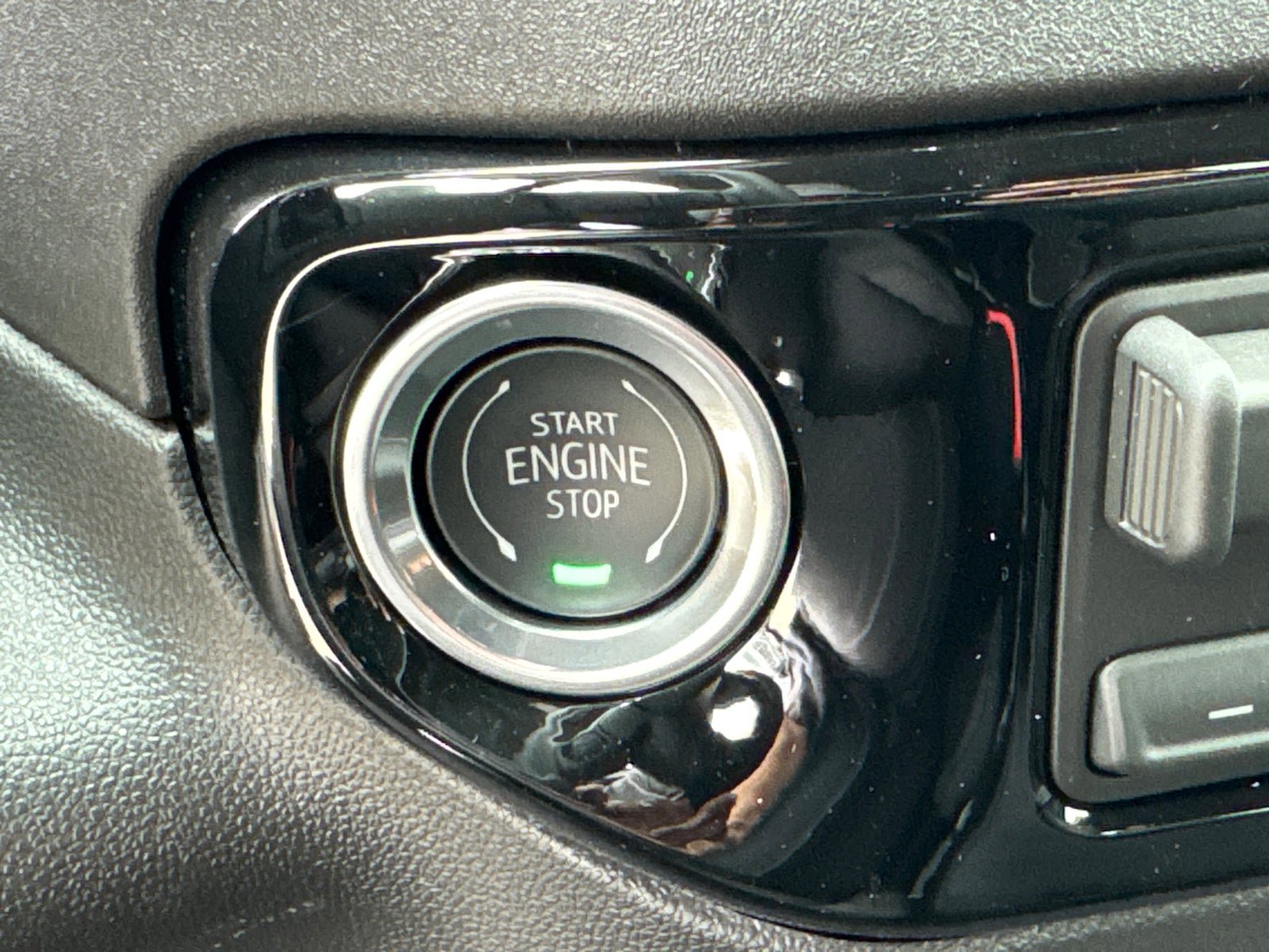 Used 2026 GMC Sierra 1500 SLE image 32
