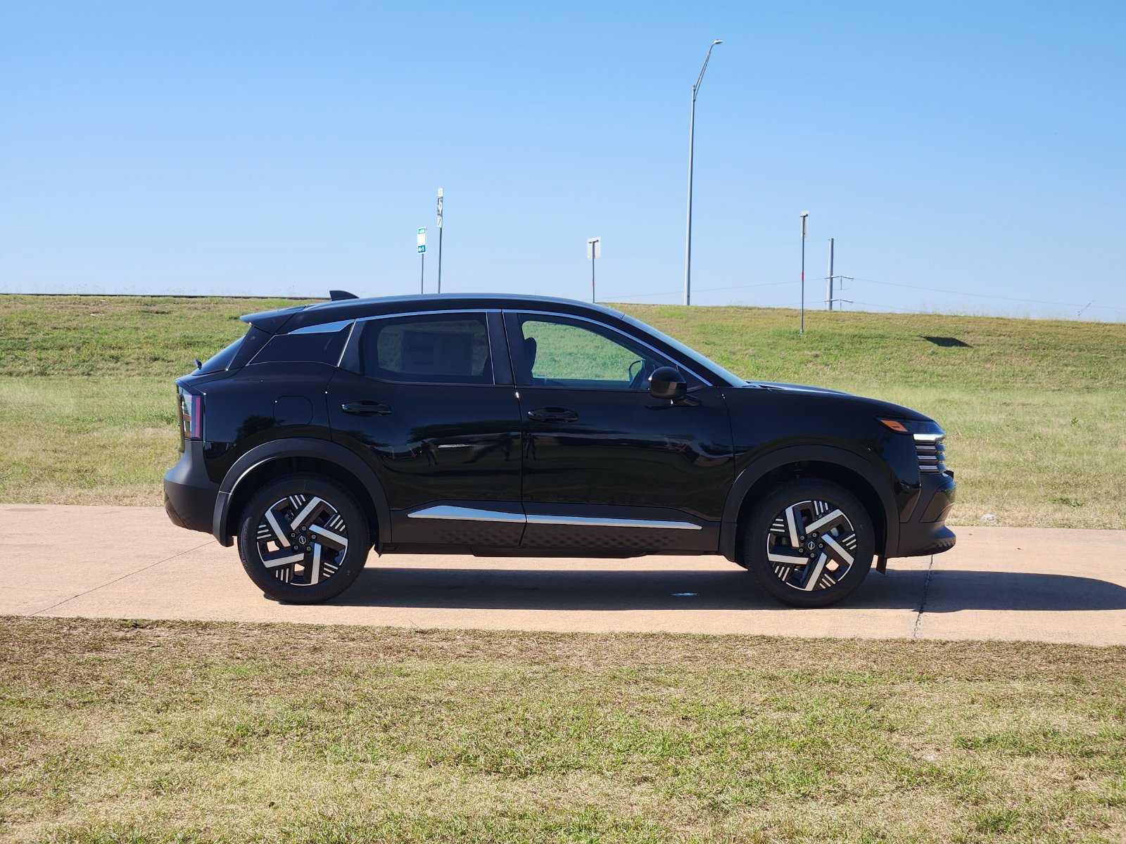 New 2027 Nissan Kicks SV FWD image 7