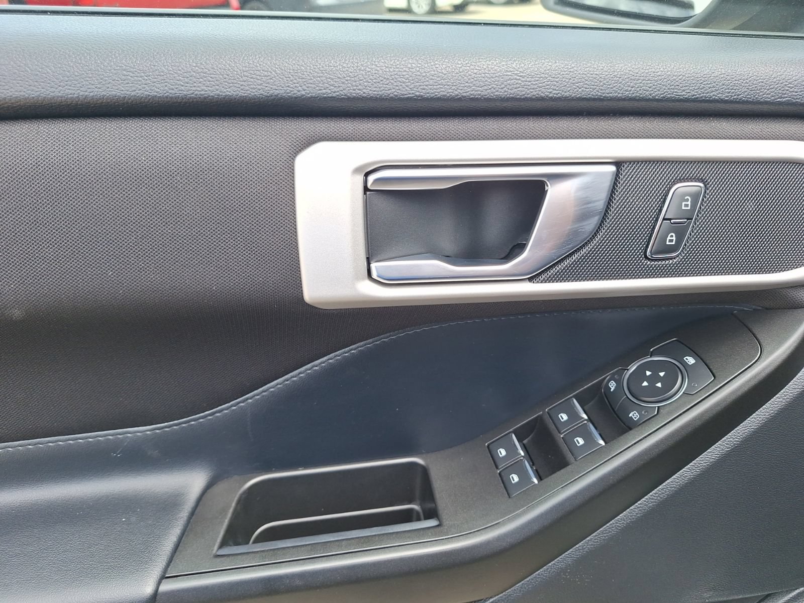 Used 2020 Ford Explorer XLT w/ Comfort Package RWD image 17