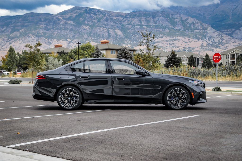 Used 2026 BMW 530i xDrive w/ M Sport Package image 6