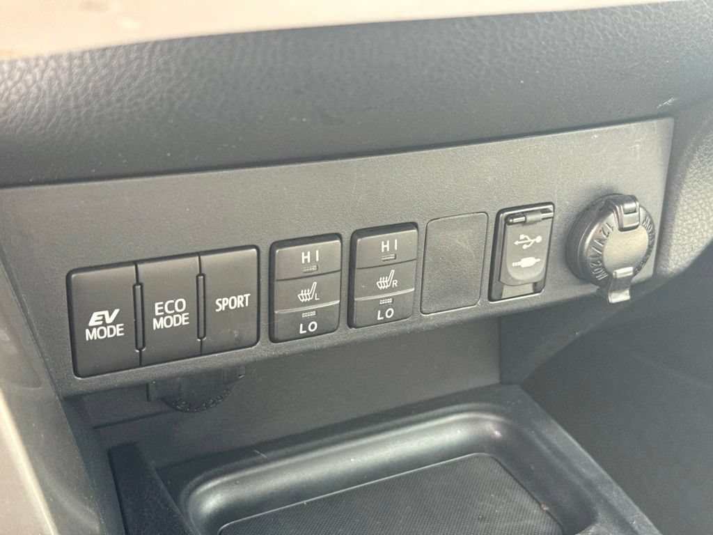 Used 2016 Toyota RAV4 Limited w/ Advanced Technology Package AWD/4WD image 27