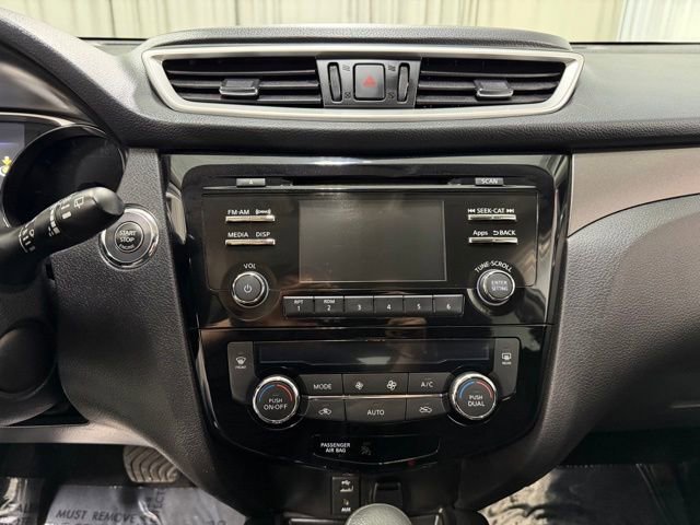 Used 2016 Nissan Rogue SV AWD/4WD image 13