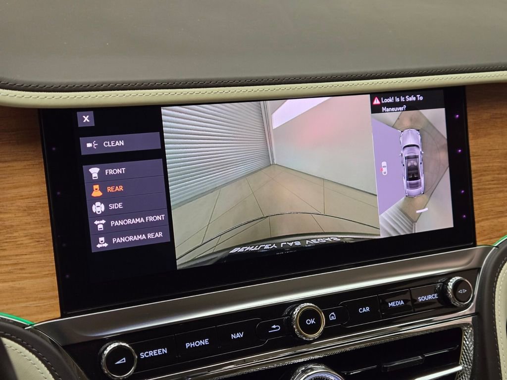 Used 2023 Bentley Flying Spur Plug-In Hybrid image 38