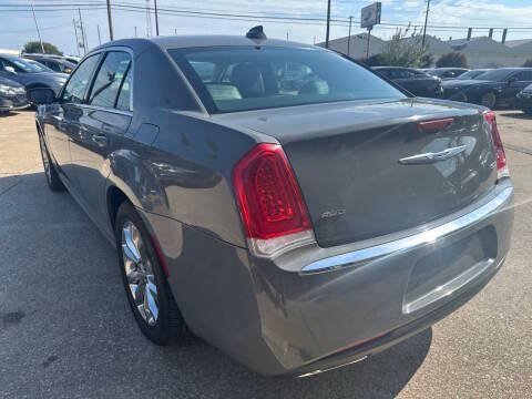 Used 2019 Chrysler 300 Touring L w/ Quick Order Package 22F AWD/4WD image 8