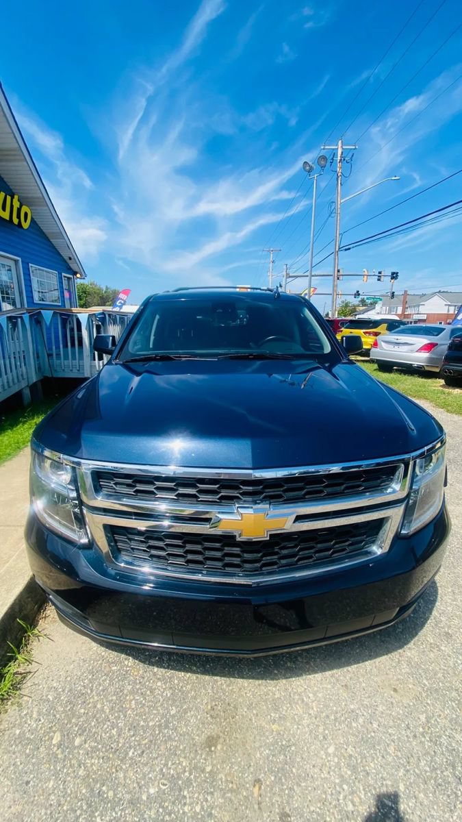 Used 2018 Chevrolet Suburban LT AWD/4WD image 4