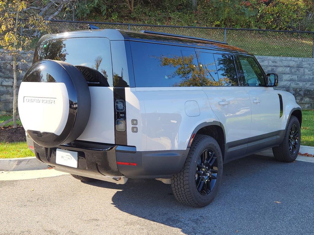 Used 2026 Land Rover Defender 130 S image 2