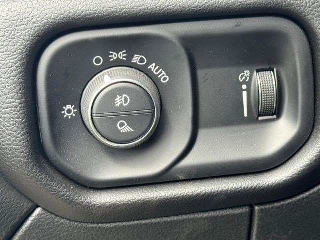 New 2025 RAM 5500 4x4 Regular Cab image 12