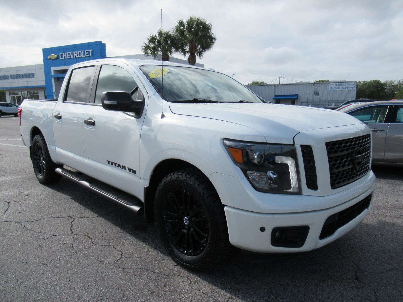Used 2019 Nissan Titan SL w/ Midnight Edition RWD image 3