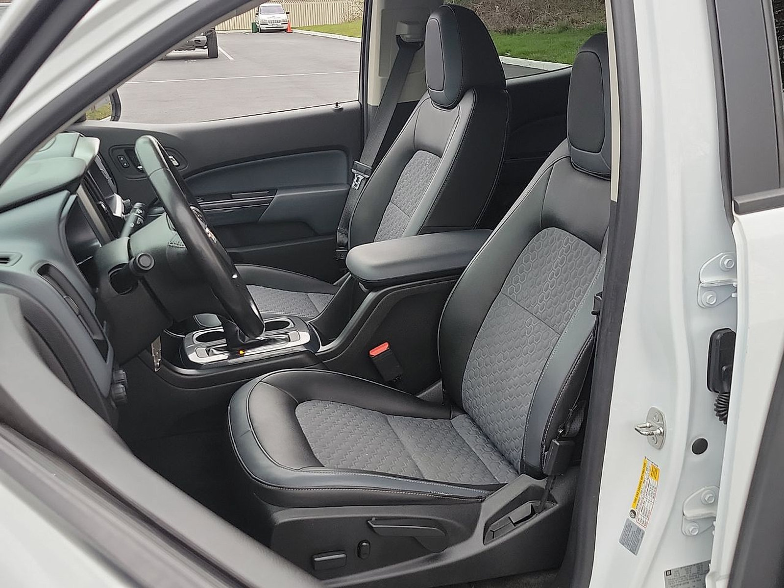 Used 2015 Chevrolet Colorado Z71 AWD/4WD image 11