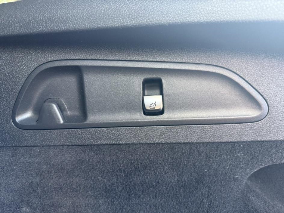 Used 2017 Mercedes-Benz GLC 300 4MATIC Coupe image 43