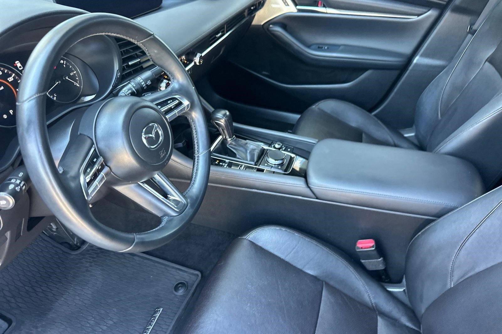 Used 2020 MAZDA MAZDA3 Premium Package image 4