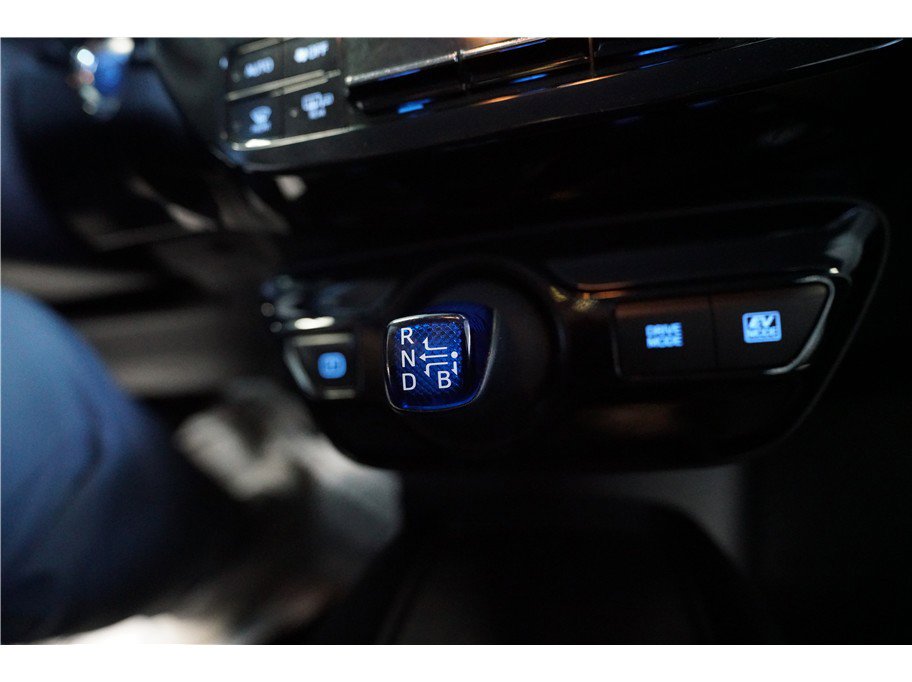 Used 2020 Toyota Prius L Eco w/ Carpet Mat Package image 20