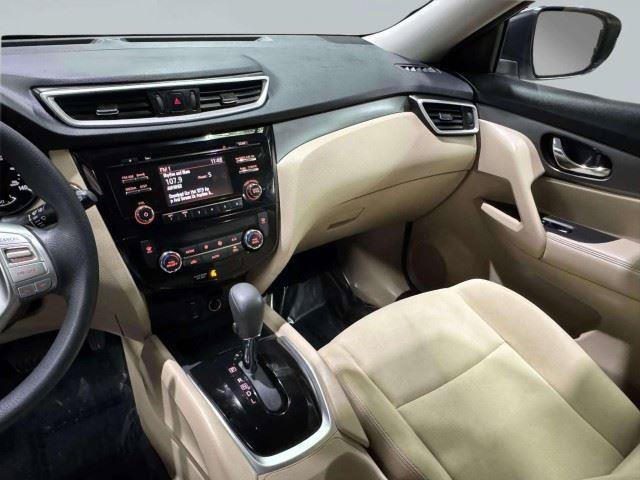 Used 2016 Nissan Rogue SV FWD image 46
