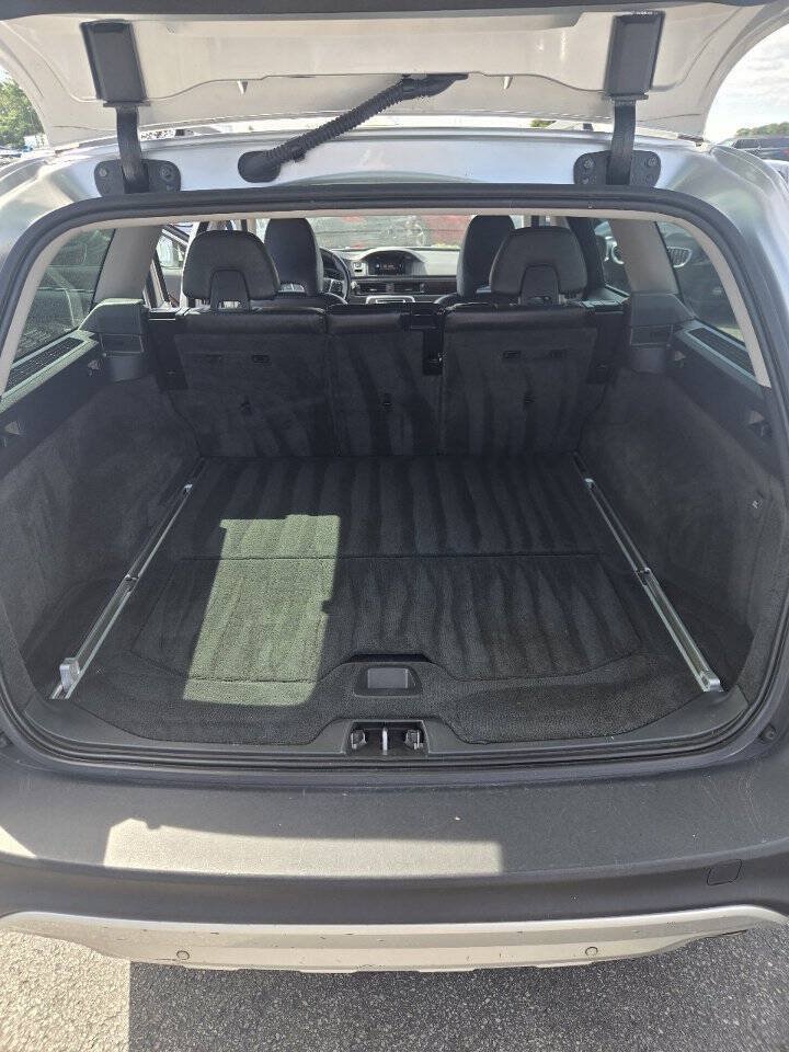 Used 2015 Volvo XC70 T6 w/ Proximity Package AWD/4WD image 13