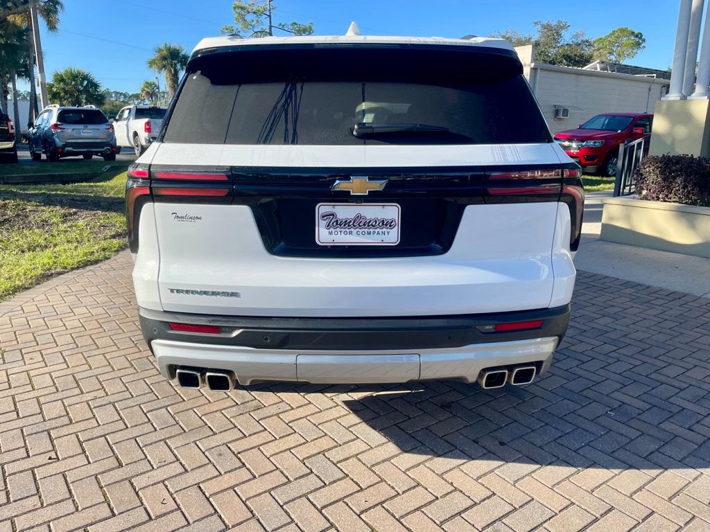 Used 2025 Chevrolet Traverse LT image 4