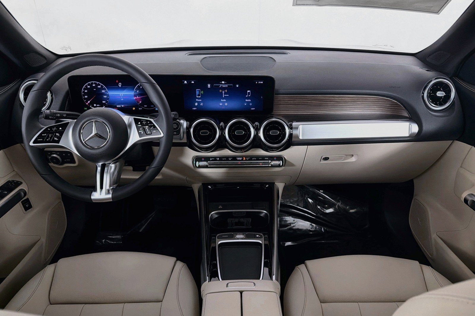New 2026 Mercedes-Benz GLB 250 image 4