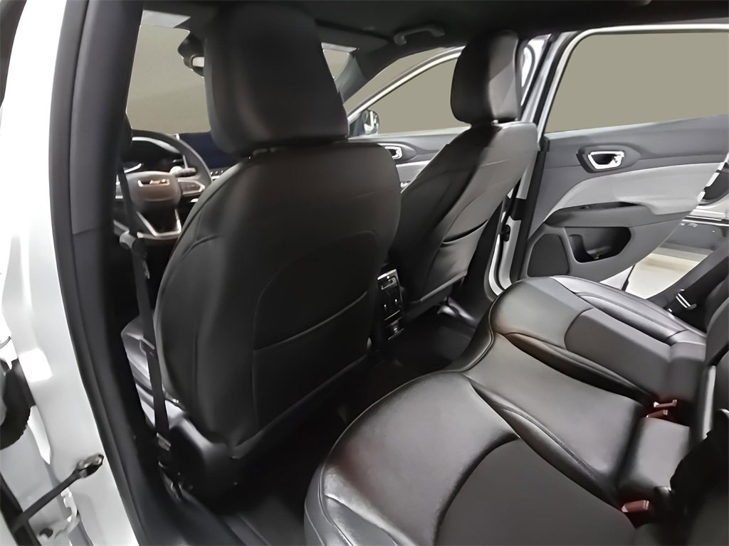 Used 2024 Jeep Compass Latitude image 14