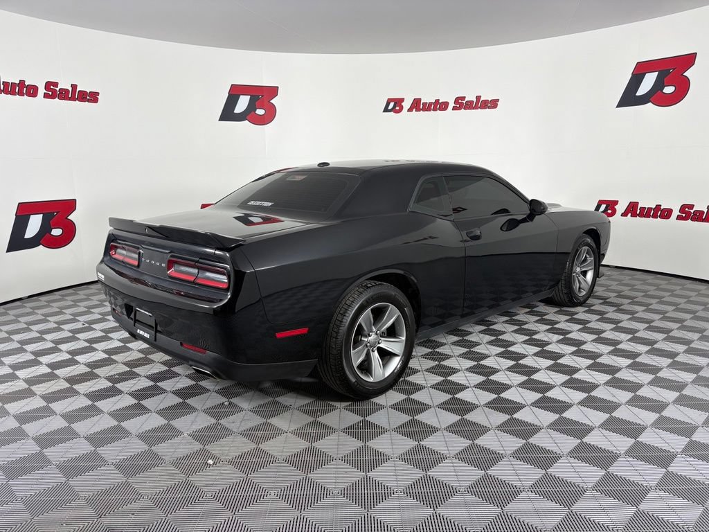 Used 2019 Dodge Challenger SXT RWD image 6