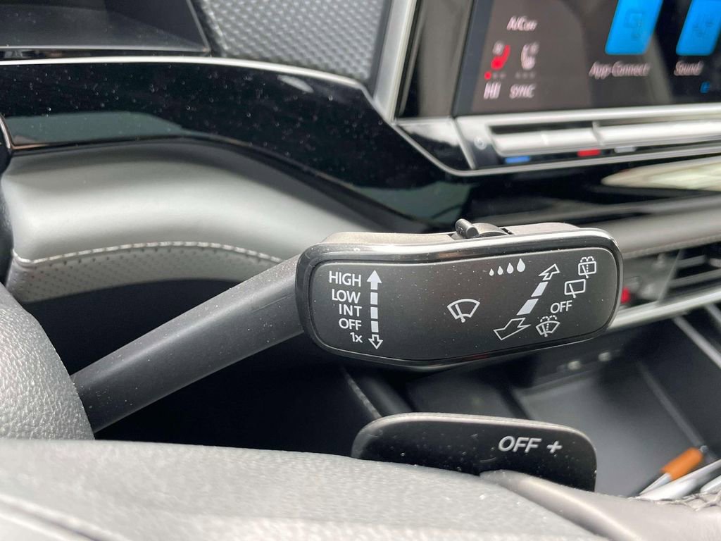 New 2024 Volkswagen Atlas Cross Sport SEL R-Line image 25