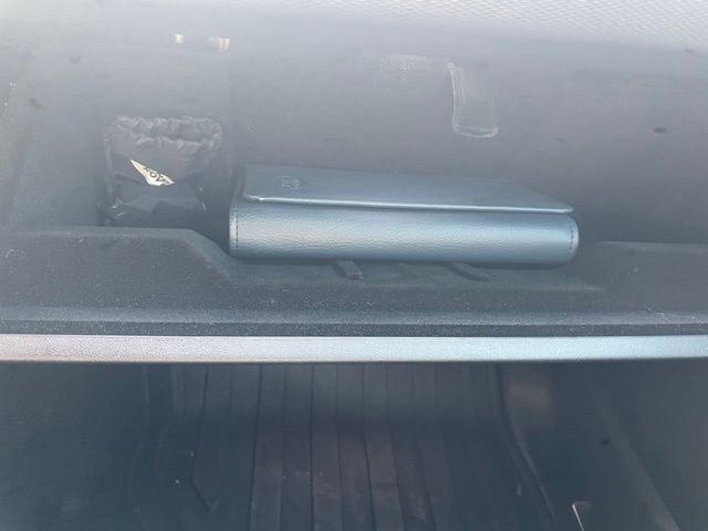 Used 2022 Land Rover Discovery S R-Dynamic image 9