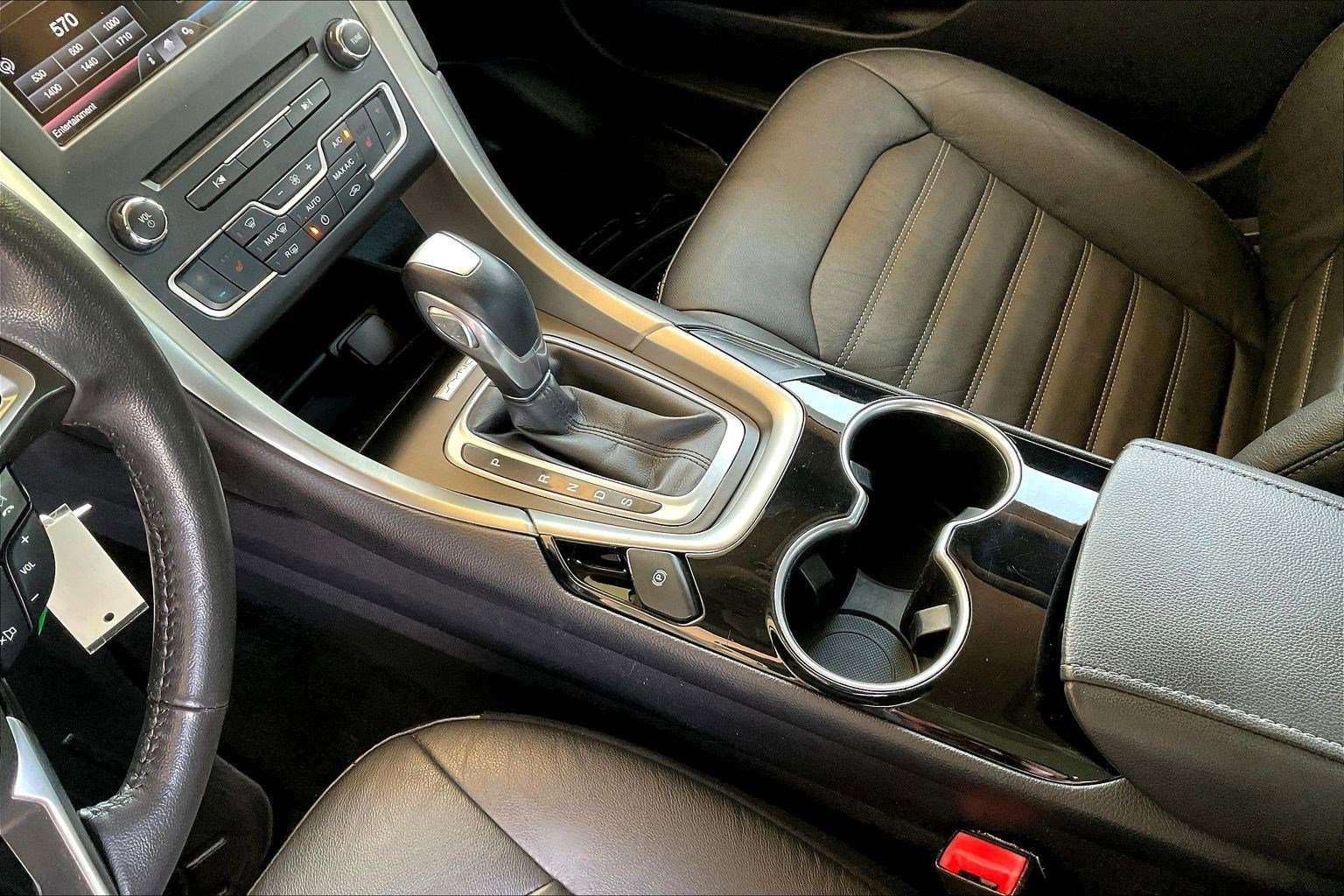 Used 2016 Ford Fusion SE w/ Equipment Group 202A FWD image 18