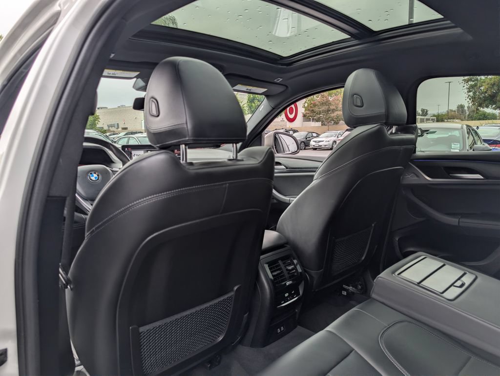 Used 2022 BMW X4 xDrive30i w/ Parking Assistance Package AWD/4WD image 18