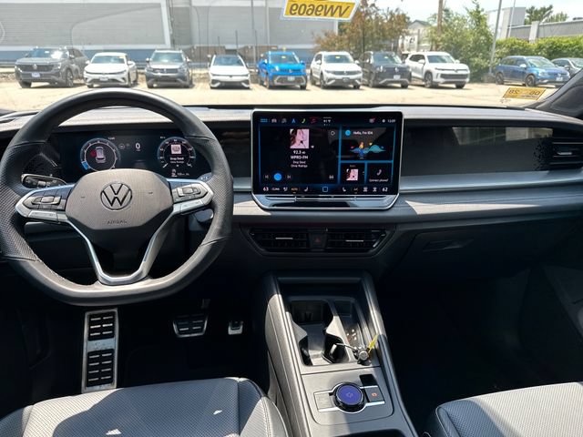 Certified 2025 Volkswagen Tiguan SE R-Line AWD/4WD image 16