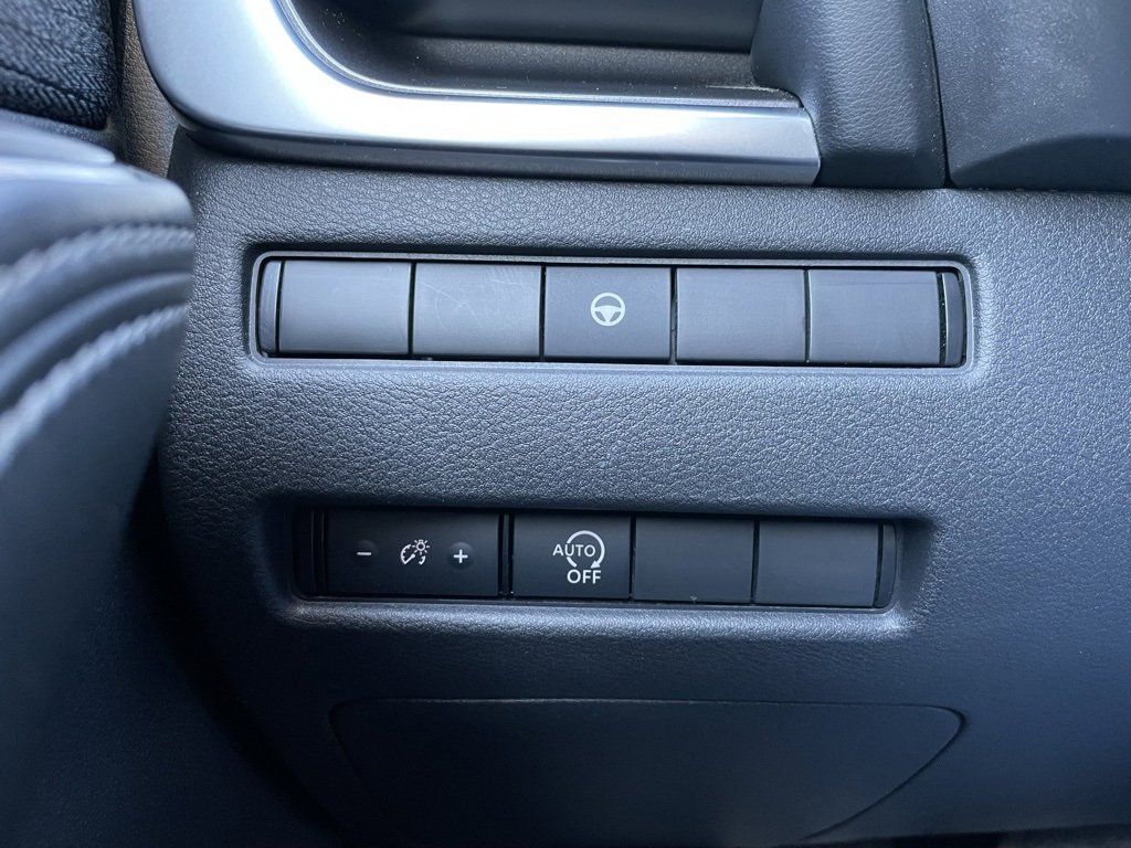 Used 2023 Nissan Rogue SV image 47