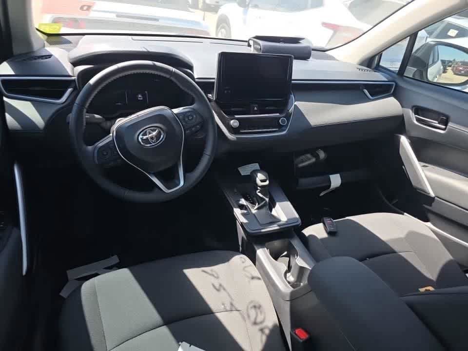 Used 2026 Toyota Corolla Cross LE w/ Moonroof Package FWD image 5