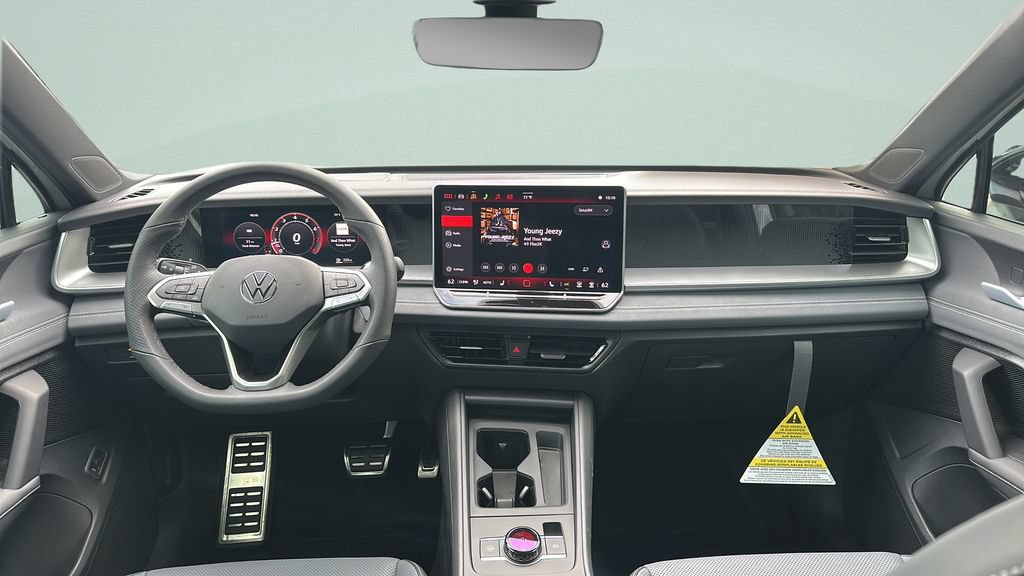New 2026 Volkswagen Tiguan SE R-Line FWD image 13