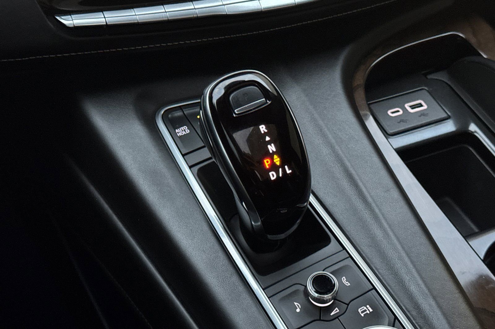 Certified 2024 Cadillac Escalade Premium Luxury Platinum w/ Heavy-Duty Trailer Package image 28