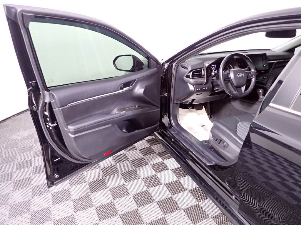Used 2022 Toyota Camry SE w/ Convenience Package FWD image 17