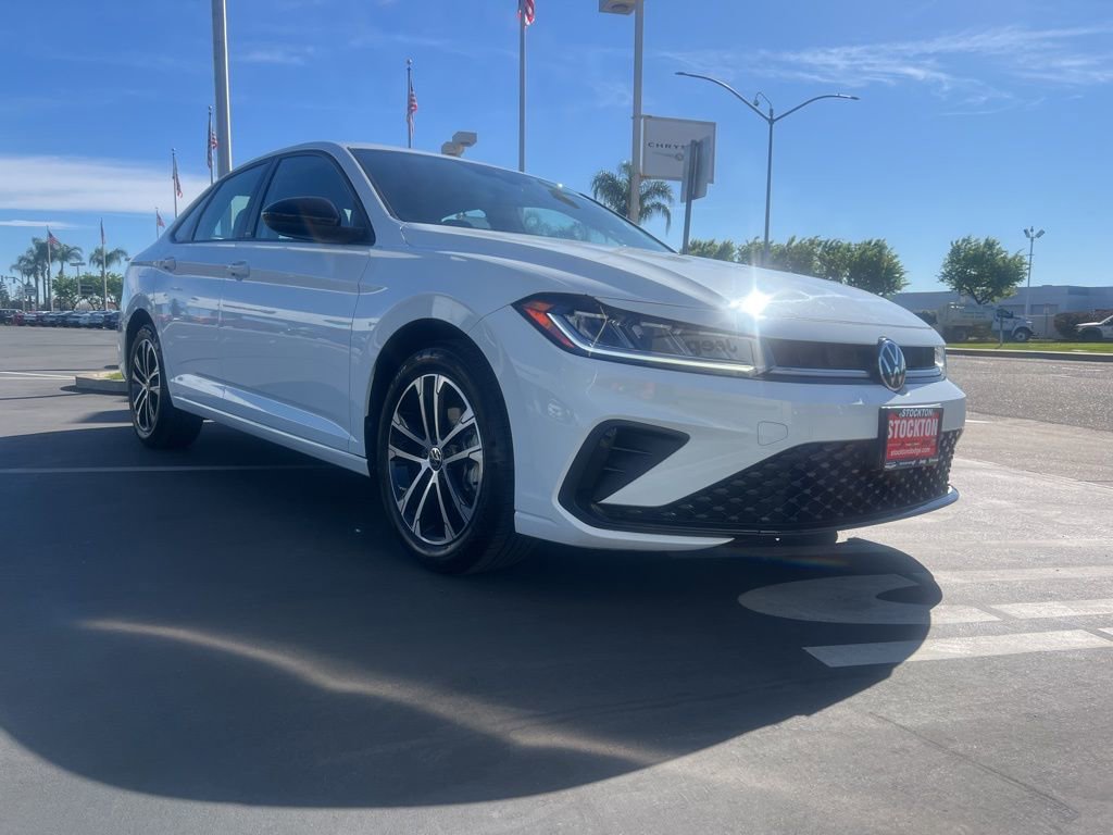 Used 2025 Volkswagen Jetta Sport image 6