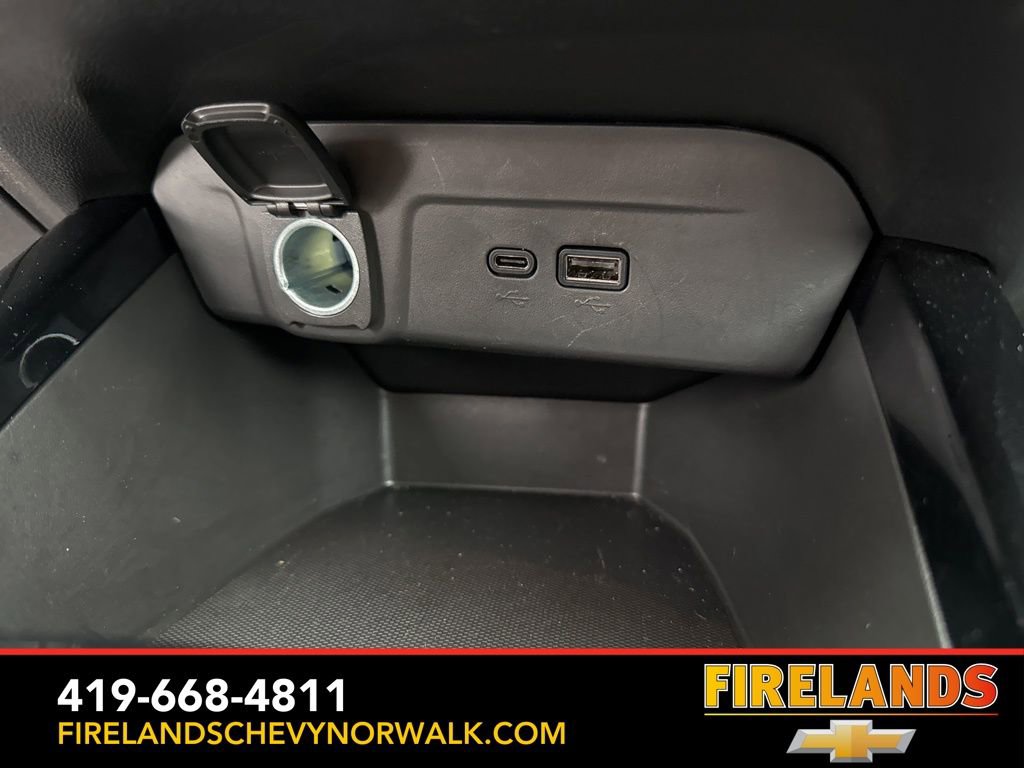 Used 2025 Chevrolet Trax LT w/ LT Convenience Package image 28