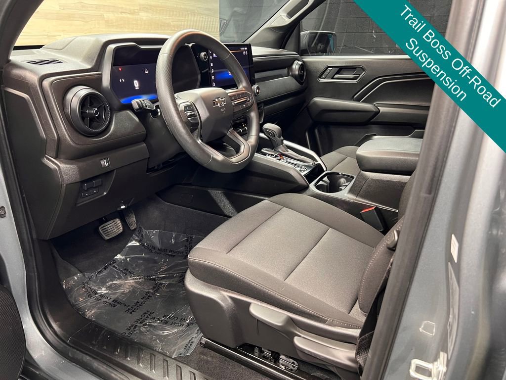 Used 2025 Chevrolet Colorado Trail Boss image 3