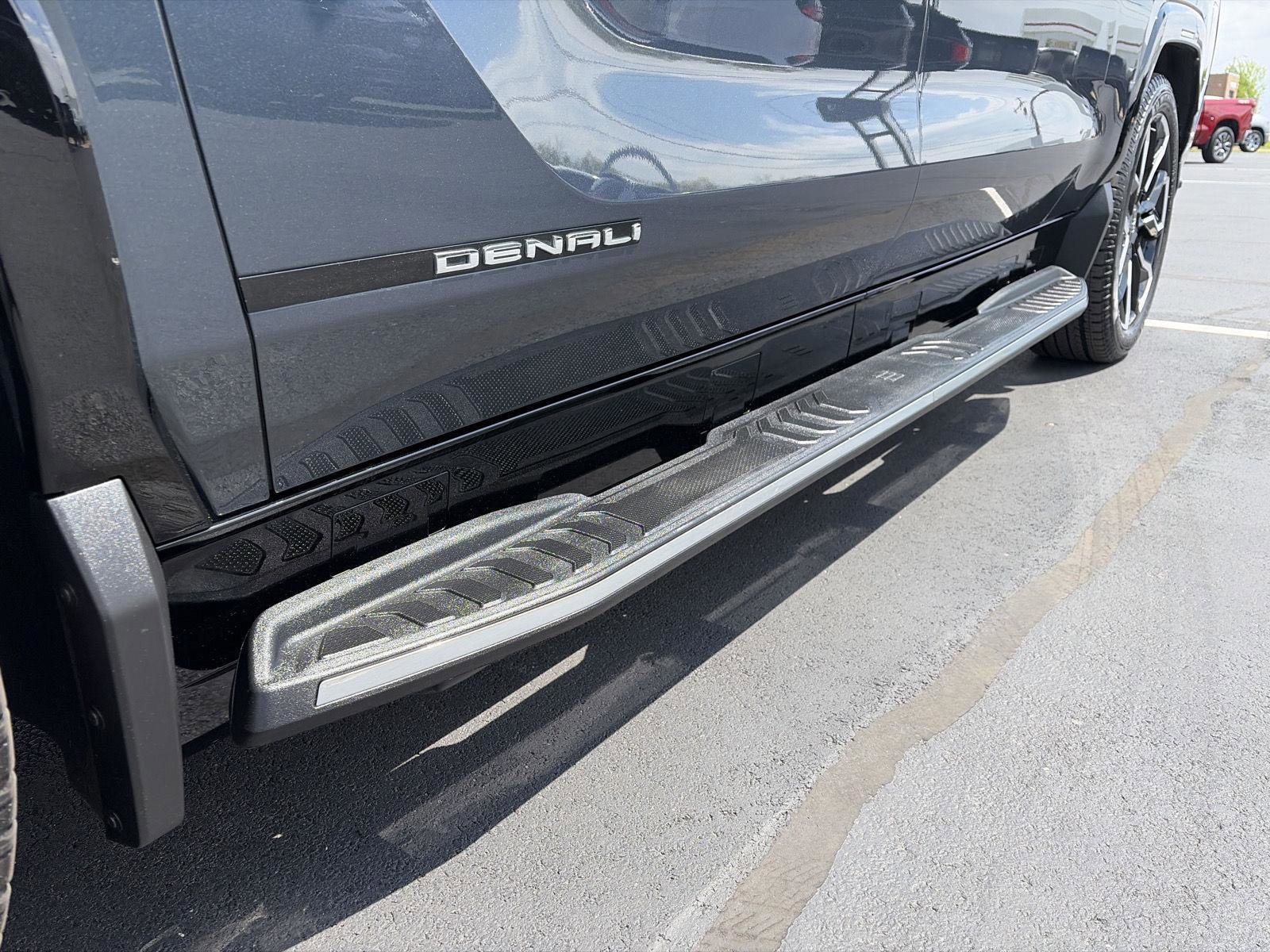 Used 2025 GMC Sierra EV Denali AWD/4WD image 14