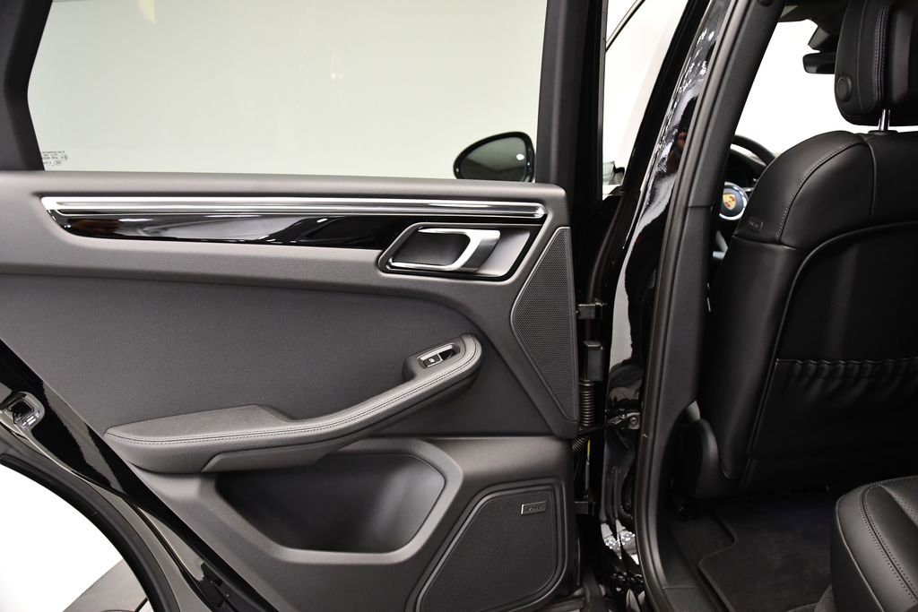 Used 2025 Porsche Macan image 38