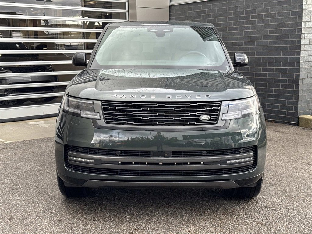 New 2025 Land Rover Range Rover SE image 2