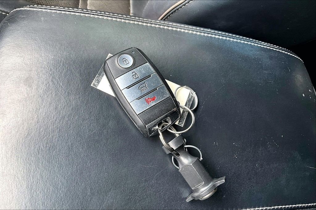 Used 2019 Kia Sorento SX image 12