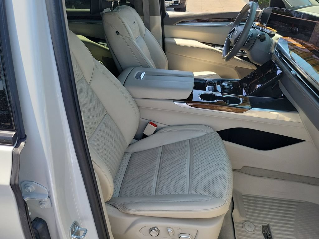 Certified 2025 Cadillac Escalade Sport Platinum AWD/4WD image 29