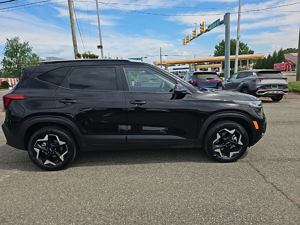 Used 2025 Kia Seltos S AWD/4WD image 5